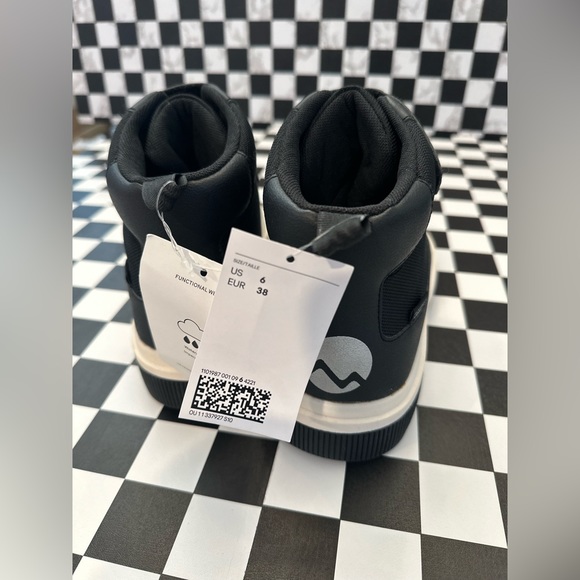 NWT H&M Waterproof High Tops. Youth & Men’s size 6, Women’s size 7.5. UNISEX - Picture 6 of 11